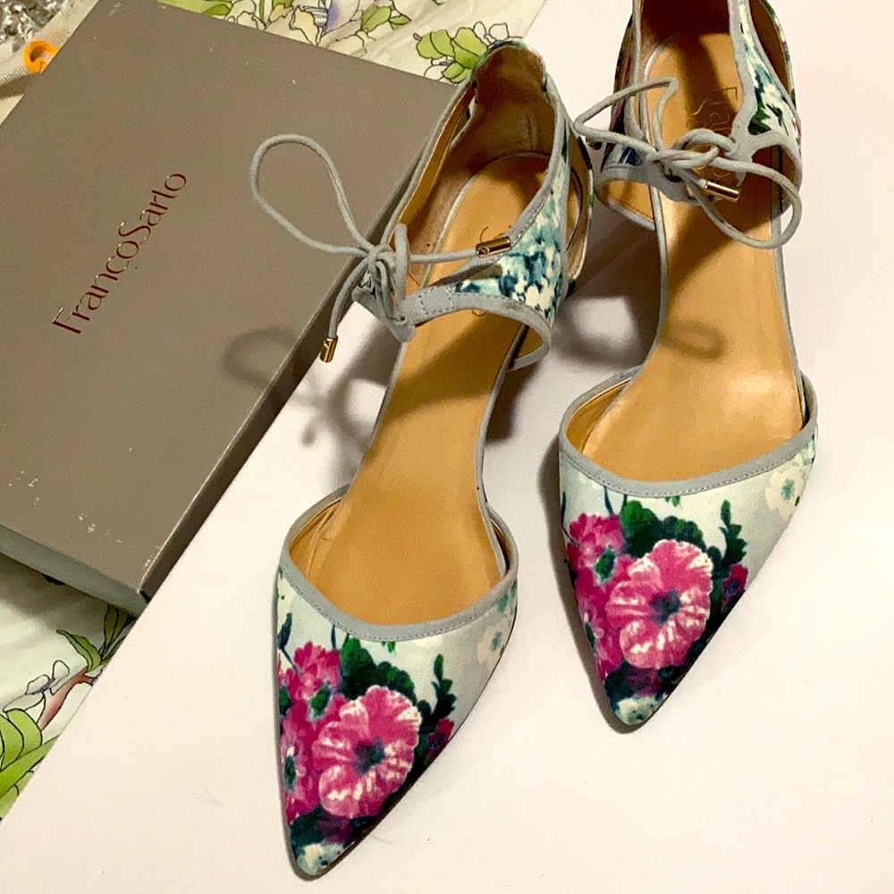 Size 11, low heel pumps. Like new. Cloth fabric.